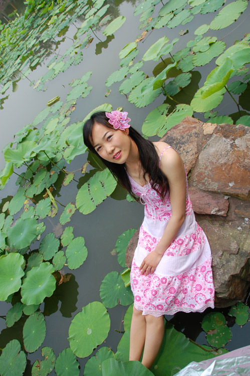 PS为美女外景照片制作仿刘芳色调教程2