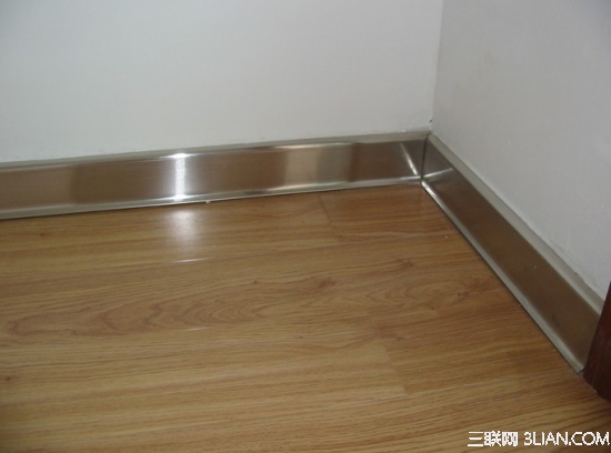 踢脚线材质有哪些及其特点1