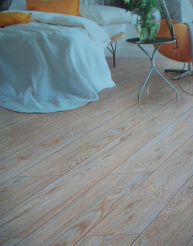 挑优质地板 看实木地板的色差来辨别1