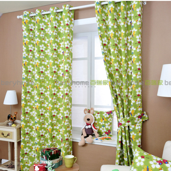 卧室春日装饰 “花朵”图案的床品窗帘1