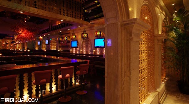 非主流現代阿拉伯宮殿式酒吧设计4