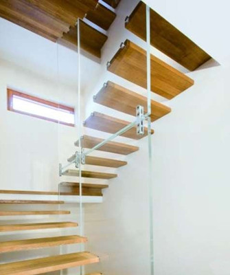 现代欧式风格小复式楼梯的装修4