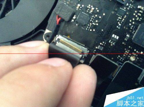 Macbook pro拆机深度清灰换电池的详细教程12