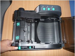 北洋BTP-2200E条码打印机标签纸碳带安装3