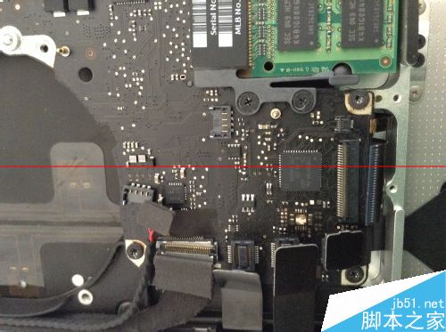 Macbook pro拆机深度清灰换电池的详细教程5