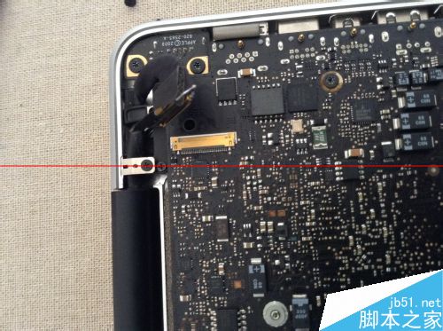 Macbook pro拆机深度清灰换电池的详细教程9