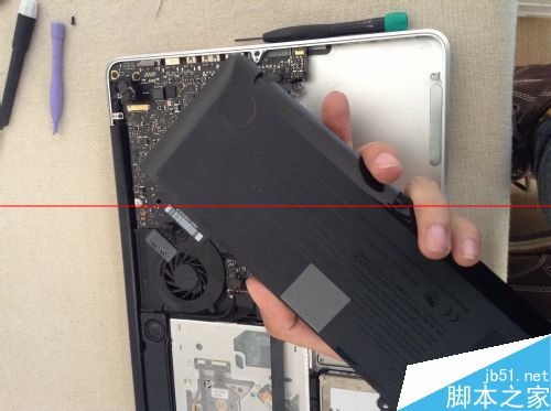 Macbook pro拆机深度清灰换电池的详细教程4