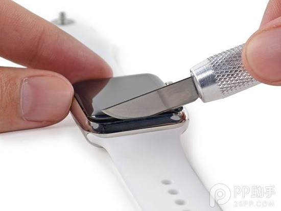 Apple Watch详细维修教程之取出内部电池2