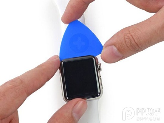 Apple Watch详细维修教程之取出内部电池5