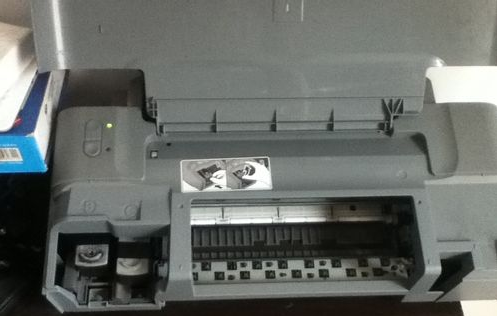 如何安装打印机连供墨盒1