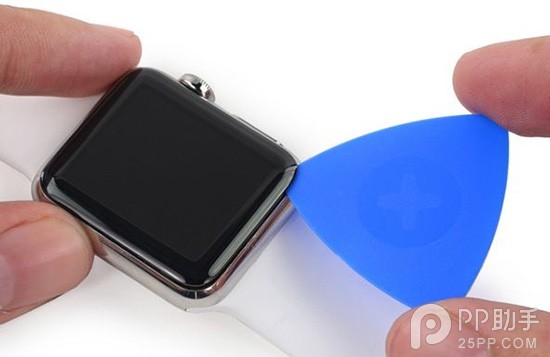 Apple Watch详细维修教程之取出内部电池3