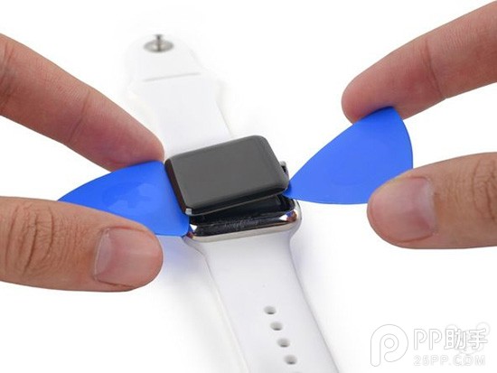 Apple Watch详细维修教程之取出内部电池8