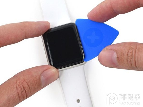 Apple Watch详细维修教程之取出内部电池4