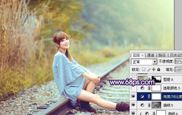 Photoshop打造小清新的淡黄色秋季铁轨美女图片47