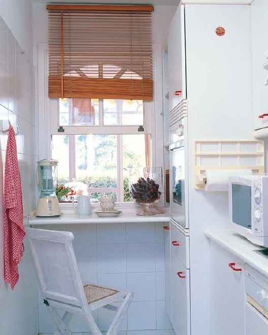 狭长小厨房简约风格设计案例1
