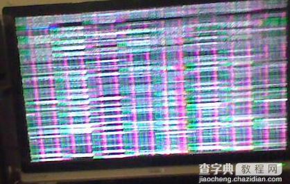 电脑启动后屏幕花1