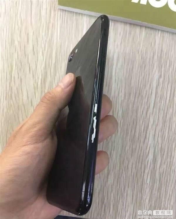 亮黑色iPhone7不戴保护套会怎样2