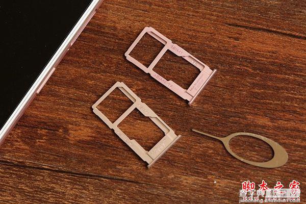 OPPO R9怎么装卡？OPPO R9手机SIM卡安装图文教程2