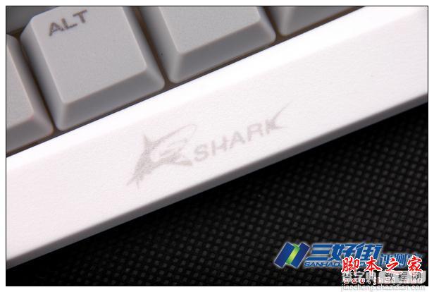 大白鲨SK-195高端缝发光游戏键盘评测11