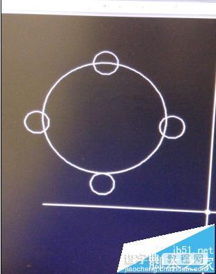 CAD2010怎么使用环形阵列绘制图形?10