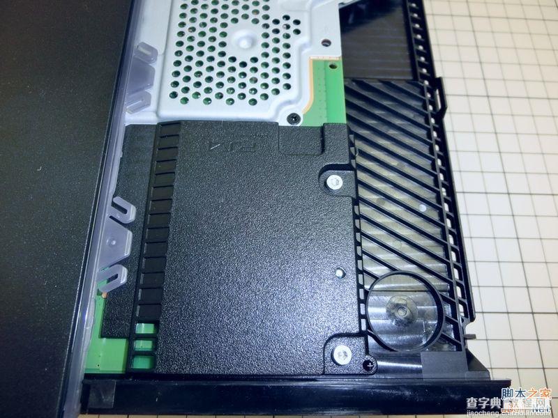 CUH-1200版本PS4游戏机完全拆解图赏：偷工减料or工艺升级?1