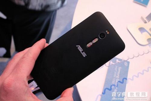 全球首款4GB内存手机华硕ZenFone2真机图赏3