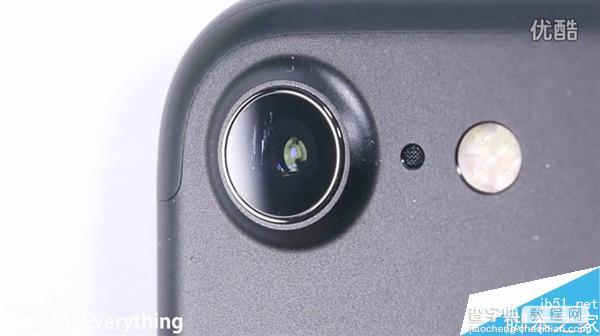 耐用度如何?黑色iPhone 7首发刮划、掰弯测试视频15