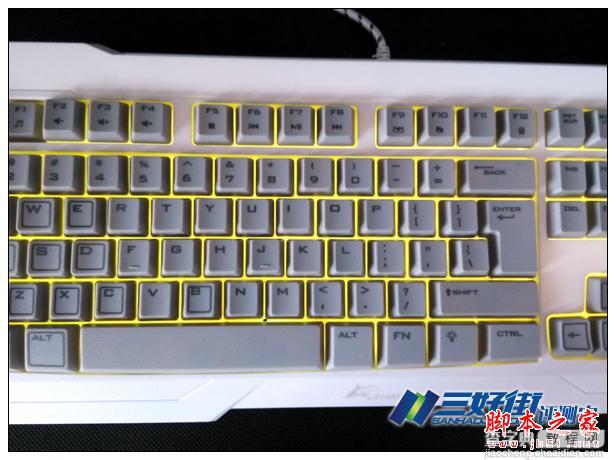 大白鲨SK-195高端缝发光游戏键盘评测31