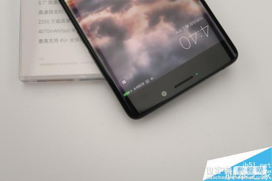 你更喜欢哪一款?小米Note 2亮黑和冰川银双色高清图赏8