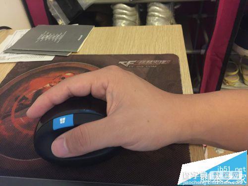 微软Sculpt Ergonomic Mouse大鼠标该怎么使用?20