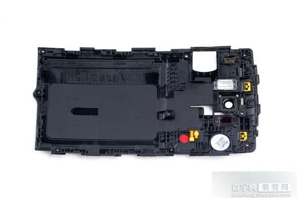 LG G Flex 2手机内部拆解图赏 弯弯的形设计性能却很强劲7
