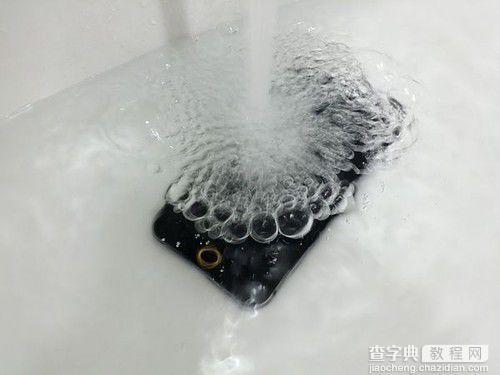 4.7英寸iPhone6具备防水功能 iPhone6与iPod touch对比详情介绍4