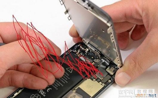 iphone5手机如何开盖去灰尘？开盖清理污垢方法介绍3