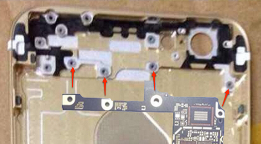 4.7英寸版iPhone6主板曝光螺丝孔与外壳相符2