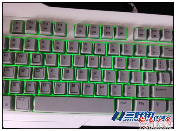 大白鲨SK-195高端缝发光游戏键盘评测32
