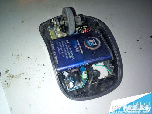 无线鼠标怎么拆卸安装充电电池?8