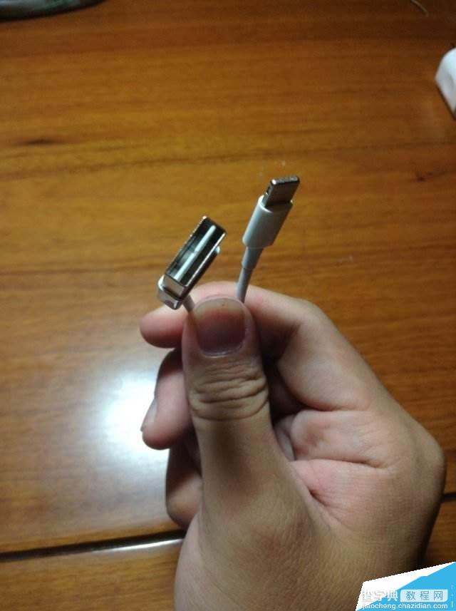 iPhone6的充电器谍照曝光:变化很大2