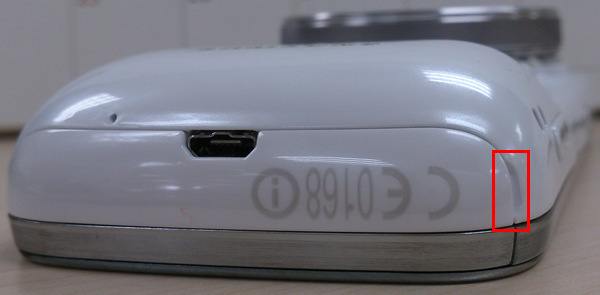 三星S4 Zoom怎么装SIM卡？三星galaxy s4 zoom手机卡安装方法图解1
