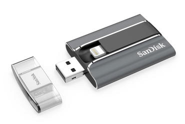 2015年MWC大会SanDisk发布200GB和高耐久度microSD存储卡新品3