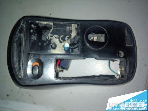 无线鼠标怎么拆卸安装充电电池?2