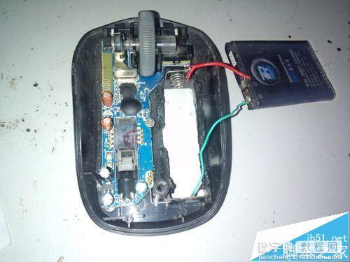 无线鼠标怎么拆卸安装充电电池?7