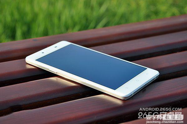 OPPO R7手机现场的开箱图赏 全金属一体颜值高高的7