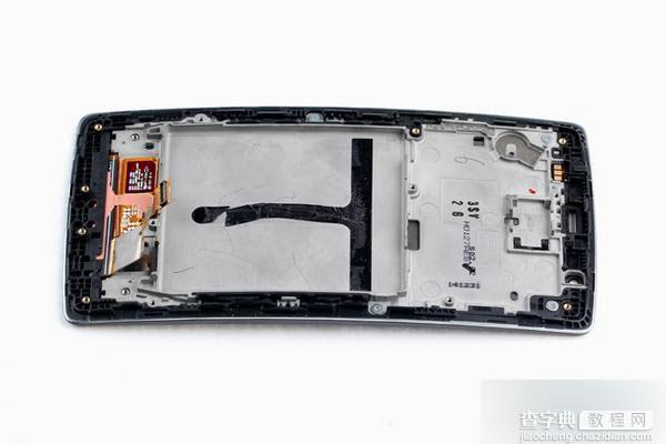 LG G Flex 2手机内部拆解图赏 弯弯的形设计性能却很强劲14