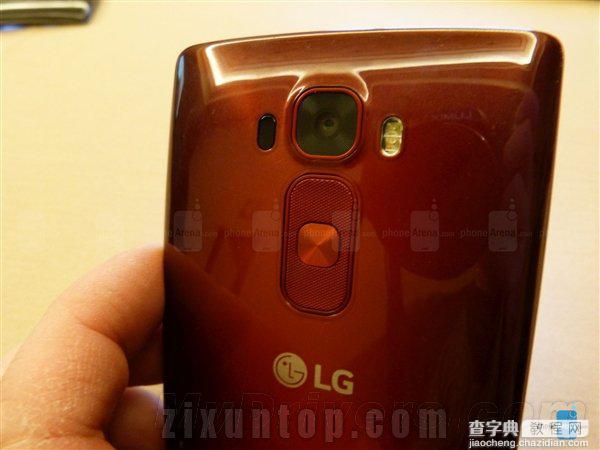 5.5寸OLED曲面屏手机LG G Flex 2真机图赏8