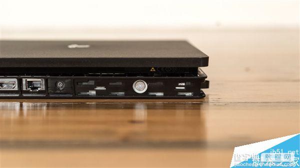 索尼全新PS4 Slim主机图赏解析:体积缩小8