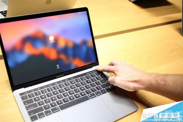 苹果全新Macbook Pro真机图赏和上手视频:触控屏逆天1