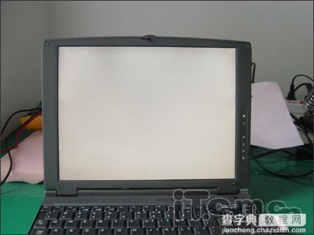 维修纪实：笔记本电脑开机白屏 花屏维修1