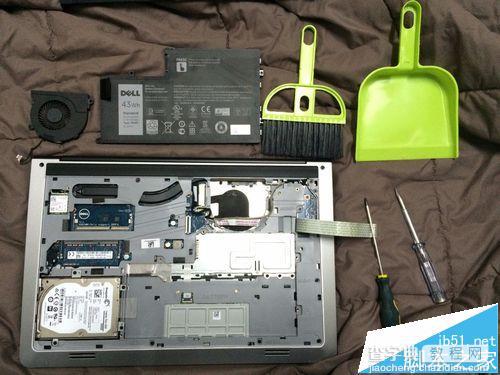 戴尔inspiron15 5547笔记本怎么拆机清灰?16
