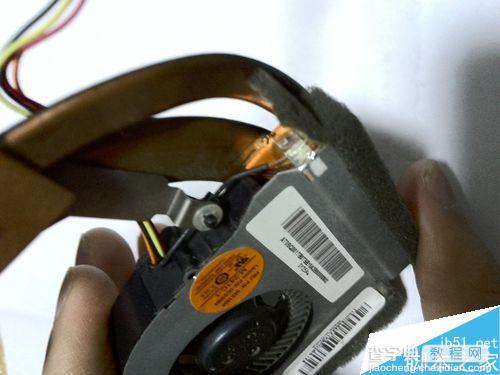 笔记本怎么换风扇、加风扇润滑油、换硅脂?7