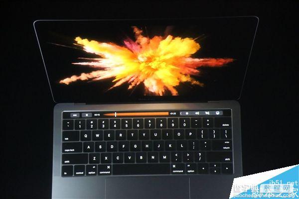 苹果全新MacBook Pro笔记本亮相:OLED触摸条大亮！4